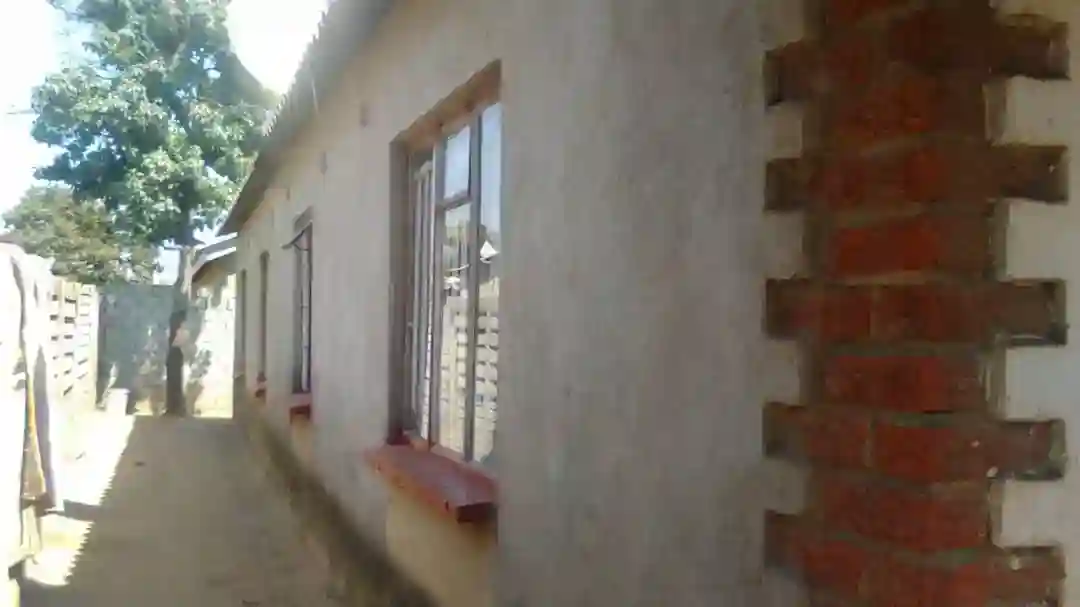 6 Bedroom house for sale in Chitungiza St Mary's