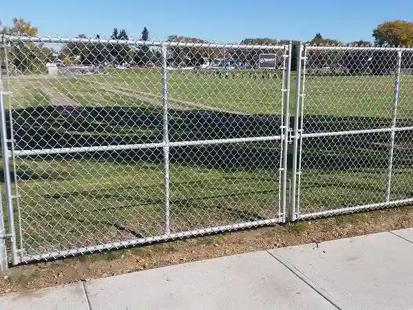 Double leaf fence vehicle gate
