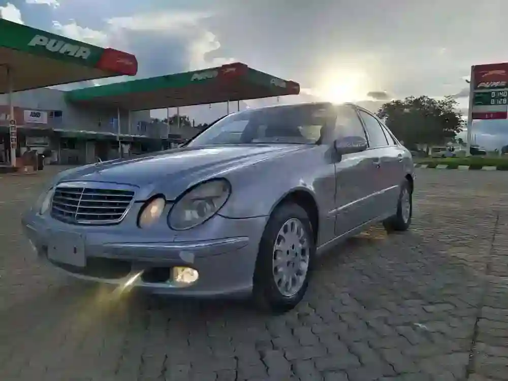 Mercedes-Benz E240