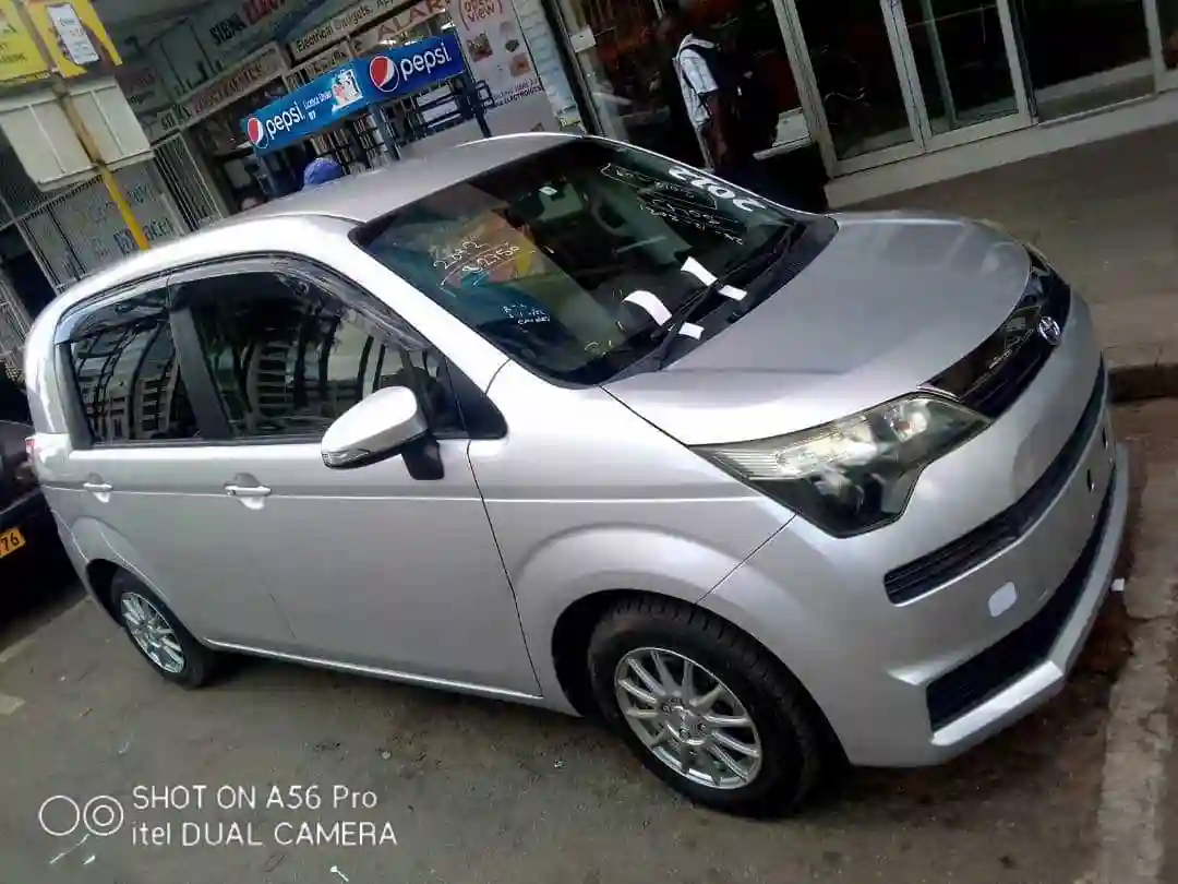 toyota spade 2012