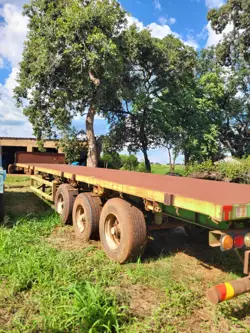 Tri axle flatbed trailer 