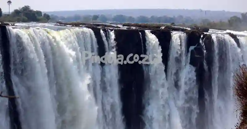 100 tourists robbed at Victoria Falls hotels