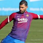 Aguero Forced Out After Suffering Chest Pains During Barcelona Alaves Match