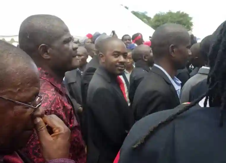 Chamisa Blocked By Military, Police From Getting To Mtukudzi's Homestead, Mourners Break Down Gate To Allow Chamisa In