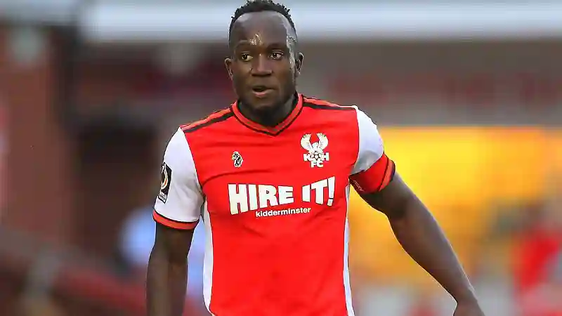 Cliff Moyo Extends Contract With Kidderminster Harriers