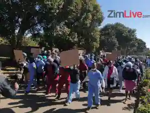 Health Workers Call Off Strike 