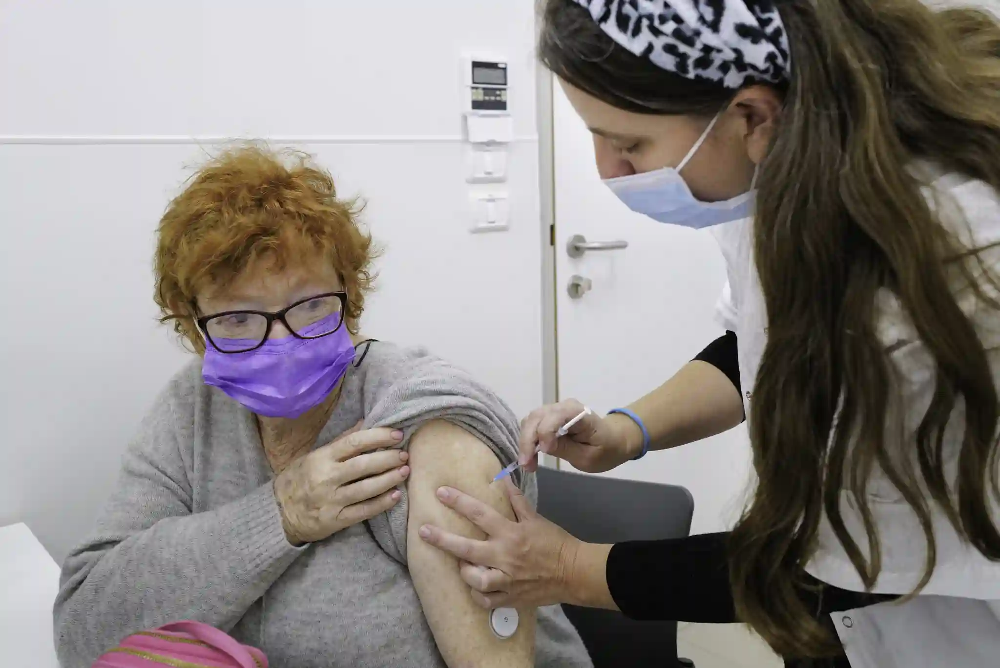 Israel To Offer 4th Coronavirus Vaccine Jab To Over 60s, Frontline Workers