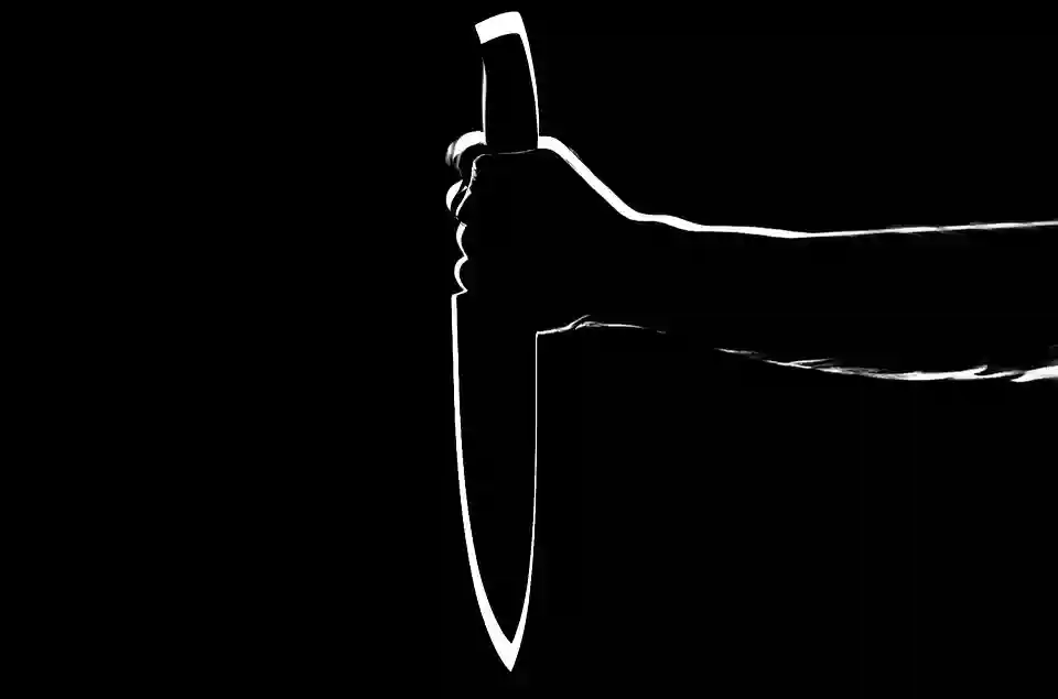 Jealous Boyfriend Stabs Married Lover For Cheating