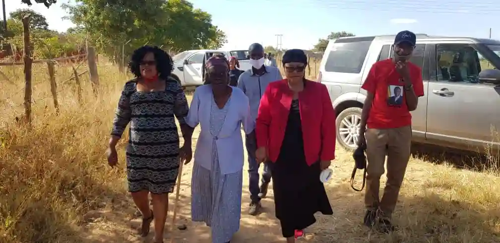 Khupe's Hypocrisy Is Repugnant And Self-serving - Davis Laque {Full Thread}