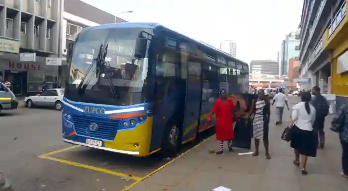 Kombi Drivers Obstruct ZUPCO Buses From Entering Terminus, Angered By $1 Fares