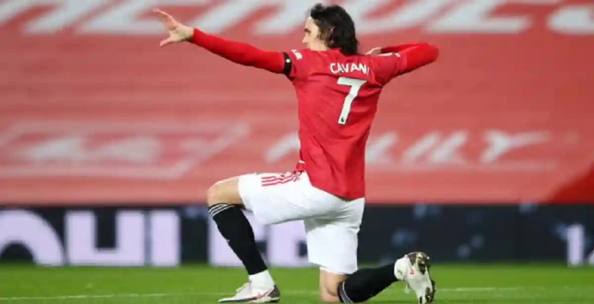 Manchester United's Cavani Makes Contract U-Turn