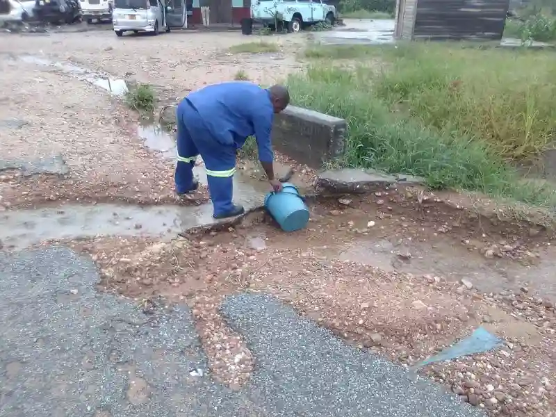 Masvingo Residents Fetching Water Out Of Potholes - Report