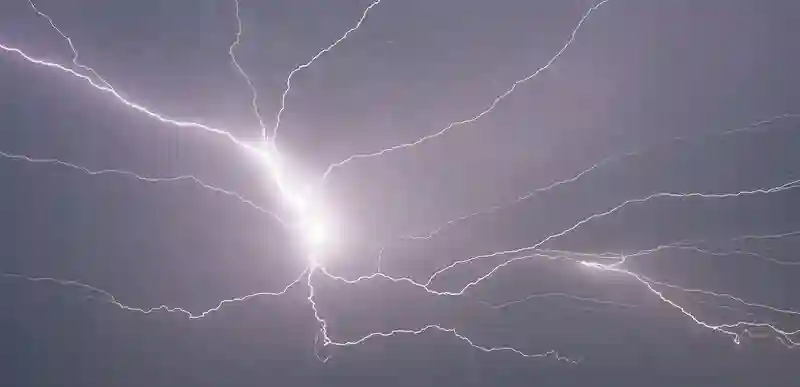 Met Dept predicts violent thunderstorms, warns public