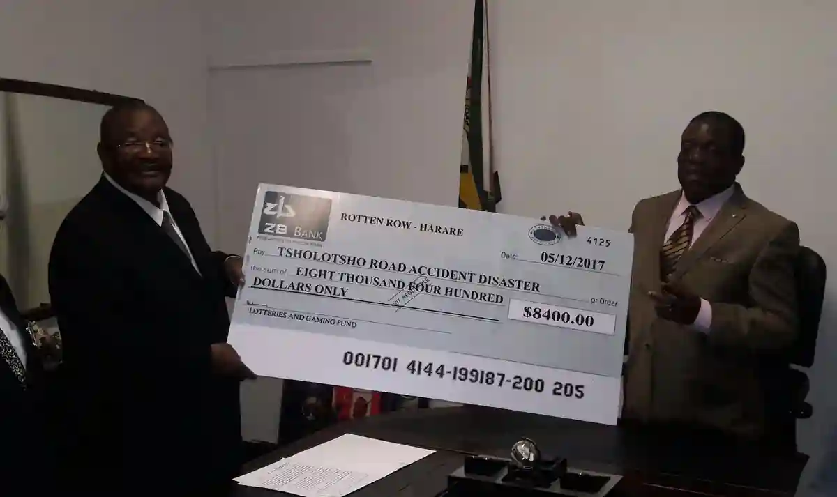 Mnangagwa Avails $58 400 To Families Of Tsholotsho Accident, Says Govt Must Not Use Lorries To Transport Employees