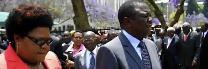 Mugabe explains why Zanu PF expelled Mujuru. Says party will expel over ambitious members