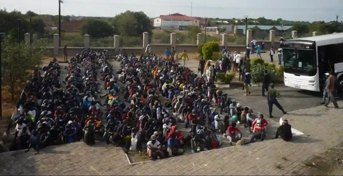 Nearly 90 000 Zimbabweans Arrested And Deported From South Africa