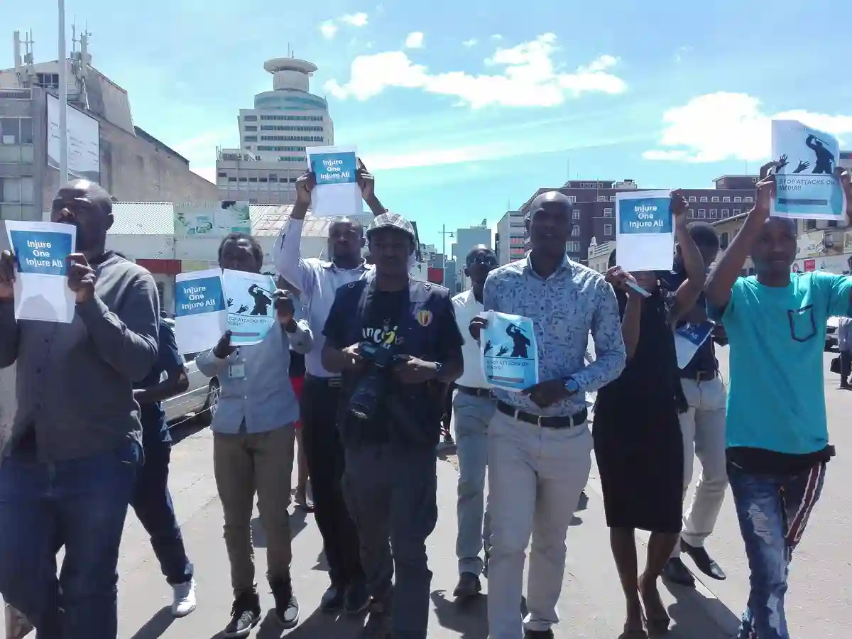 PICTURES: Journalists March To Harare Central Police Station