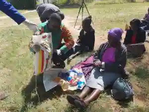 PICTURES: MDC MP Helps First Lady Auxillia Mnangagwa Distribute Goods To The Elderly
