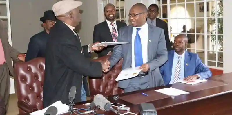 Pictures: MDC-T signs Alliance MOU with Transform Zimbabwe