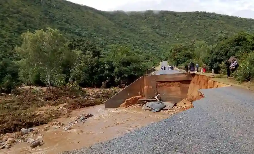 PICTURES: Mvumvumvu River Bridge Washed Away Restricting Relief Efforts #CycloneIdai