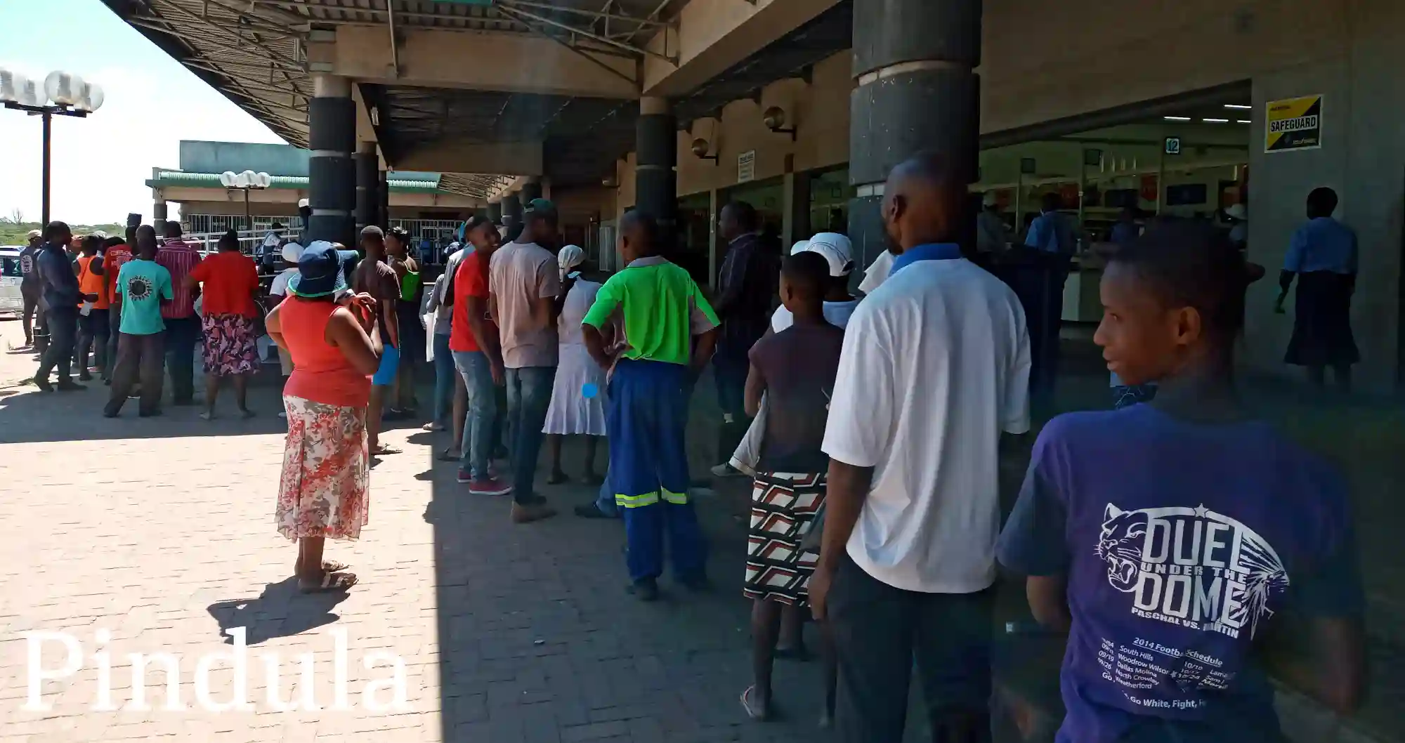PICTURES: No Masks & No Social Distancing While Zimbabweans Shop During Lockdown. The Pick n Pay Experience