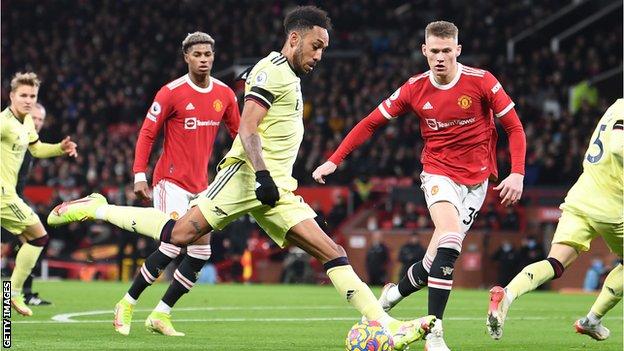 Pierre-Emerick Aubameyang: Arsenal forward close to joining Barcelona on loan