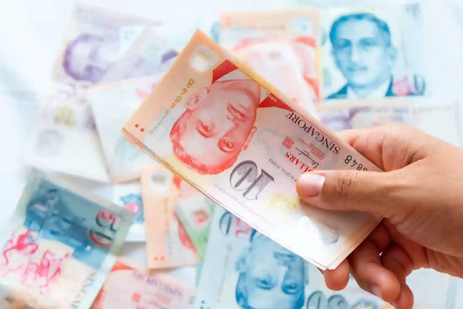 Singapore's Civil Servants To Receive Higher Bonuses In 2024