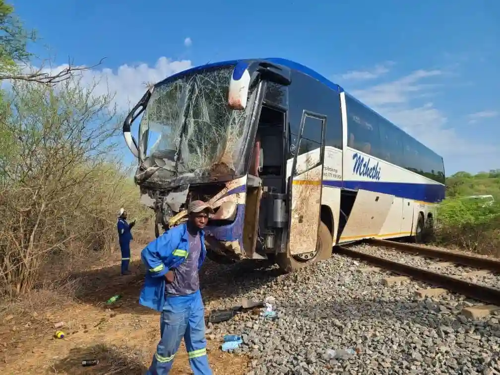 Two Killed, One Injured In Head-On Crash Involving Irizar Mtethi Bus And Toyota Fortuner Near Makhado