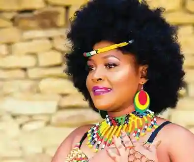 UK Based Musician Sisa Senkosi Donates Mealie Meal To Bulawayo Artistes
