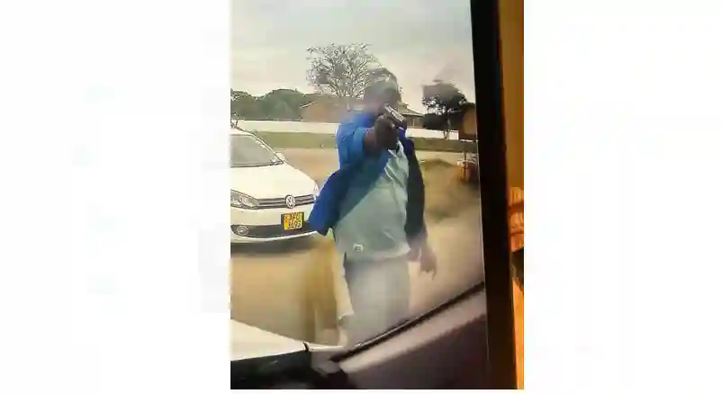 WATCH: Armed Robbers Pounce On Motorist In Broad Daylight In Harare