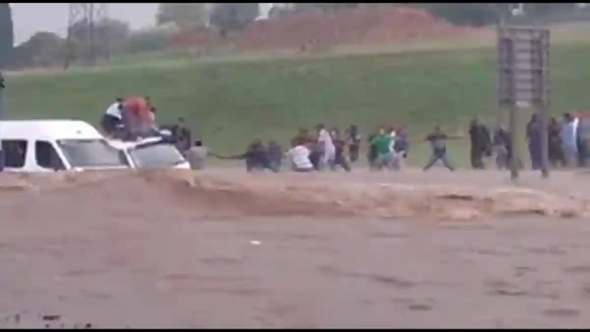 WATCH: Citizens Live In Fear As Gauteng Floods Sweep Cars And Shacks Away In Joburg
