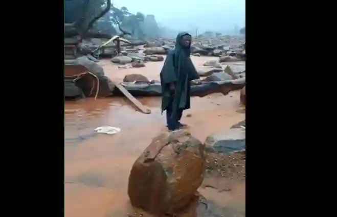 WATCH: Huge Rocks Block Roads After Floods In Manicaland