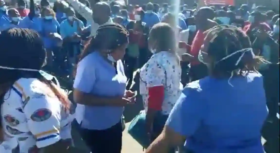 WATCH: Nurses At Parirenyatwa Demonstrate Against Move To Expel Them From Govt Accommodation