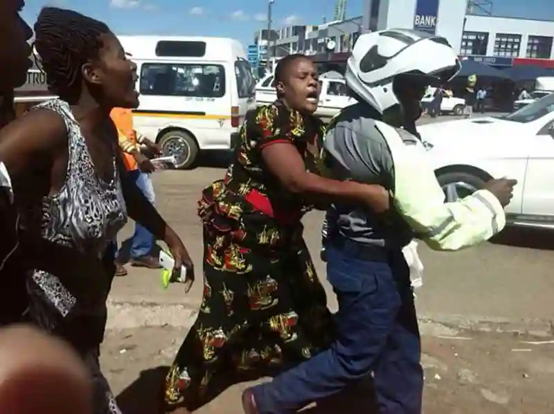 WATCH: People Beating Up ZRP Officers