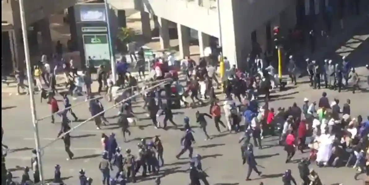 WATCH: Police Beats A Crowd Of Protestors With Batons #MDCDemo