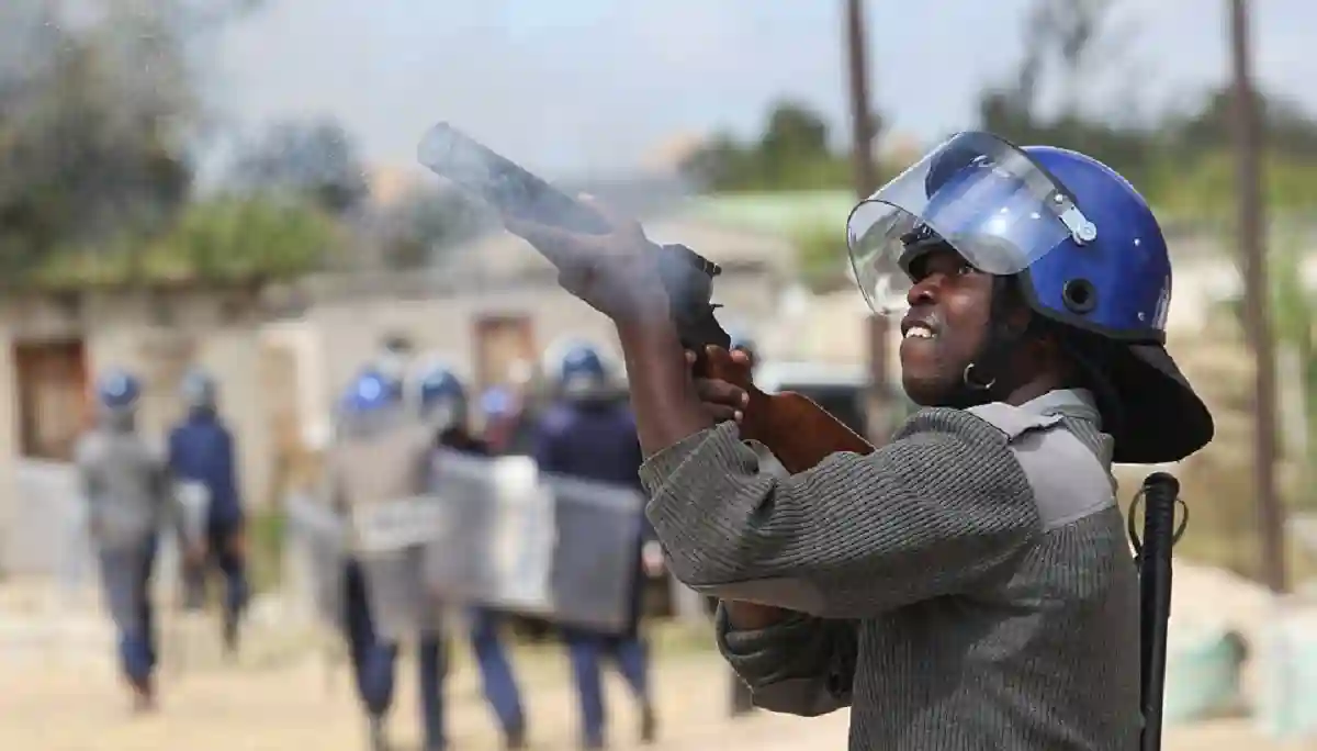 WATCH: Police Shoot At Suspected Machete Gang Member Trapped In The House