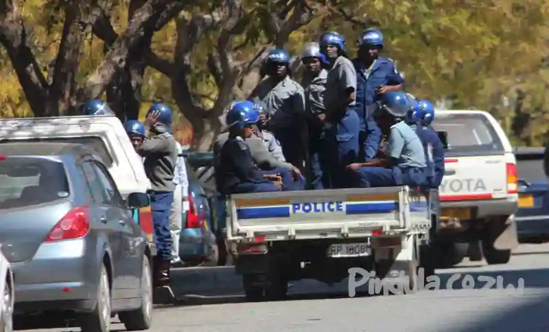 WATCH: Riot Police In Bulawayo Move Around Pleading With People To Be Peaceful