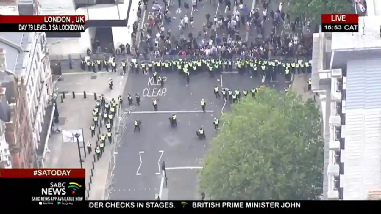 WATCH: UK Anti-Racism Protests - Protestors Clash With Police