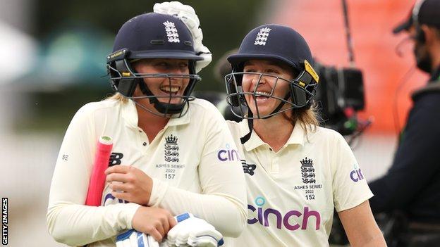 Women's Ashes: England's Kate Cross describes drama of drawn Test in Canberra