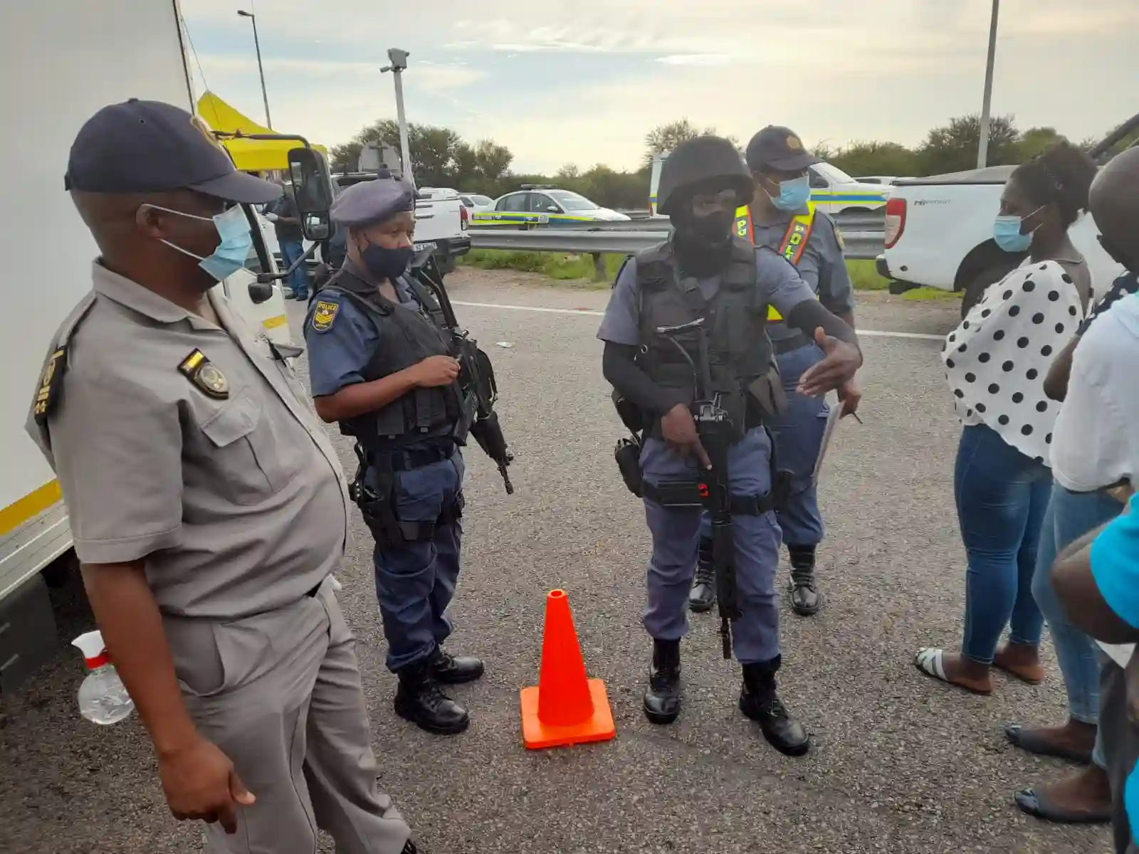 Zimbabweans Assault Truck Driver For Blocking Their Bus While Fleeing Police In SA